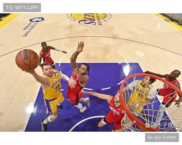 里夫斯狂砍30+惊艳全场，湖人火力全开迎关键胜利