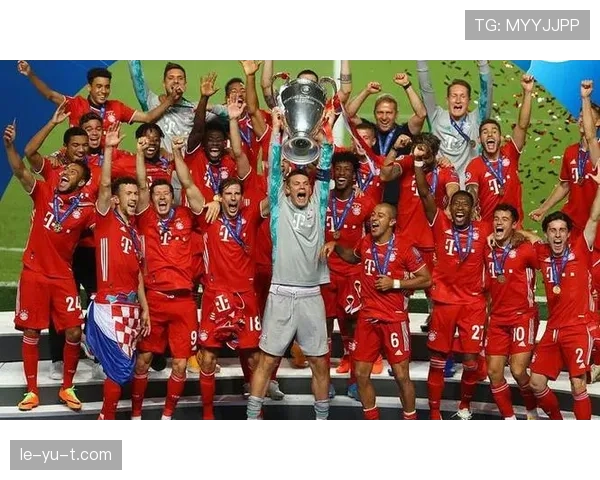 金玟哉高举奖杯！韩国铁卫助拜仁捧起德国超级杯冠军