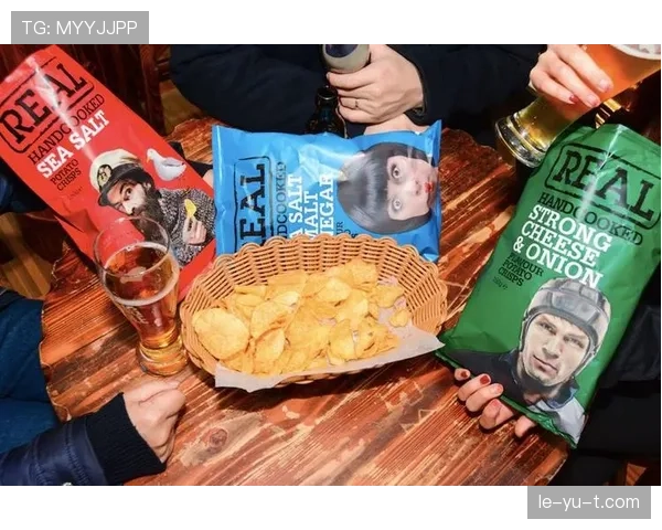 潘展乐赛场上一副冷面杀神，私下却被队友吐槽爱买最贵的零食，真是反差太大了！